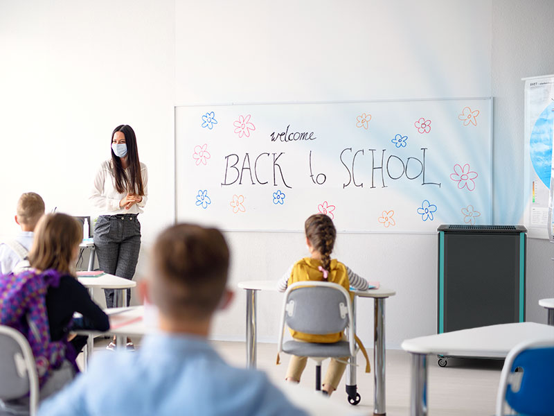 Luftklar Luftreinigerin einem Klassenzimmer